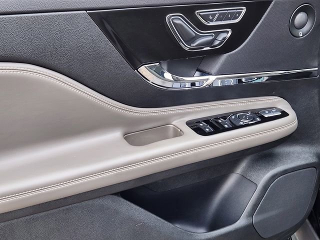 New 2025 Lincoln Corsair Reserve w/ Equipment Group 202A image 9