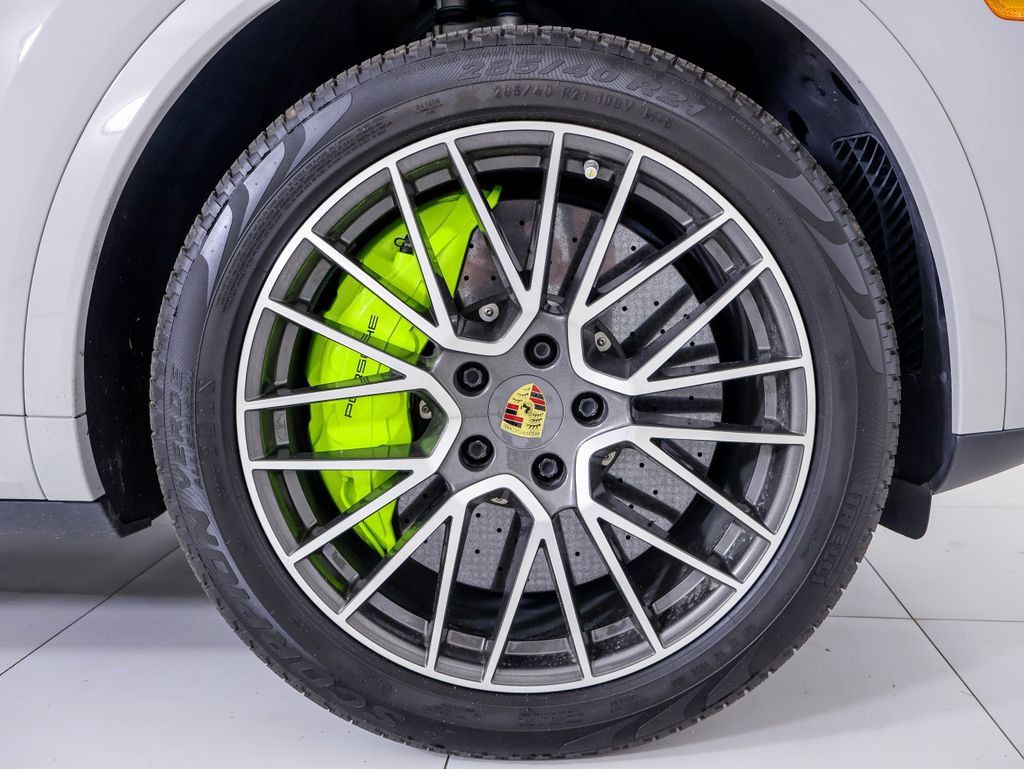 Certified 2020 Porsche Cayenne Turbo S AWD/4WD image 30