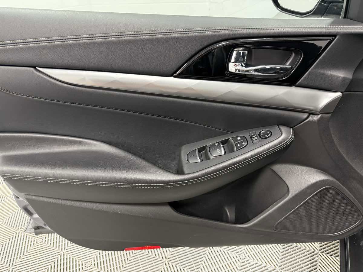 Used 2023 Nissan Maxima SL image 9