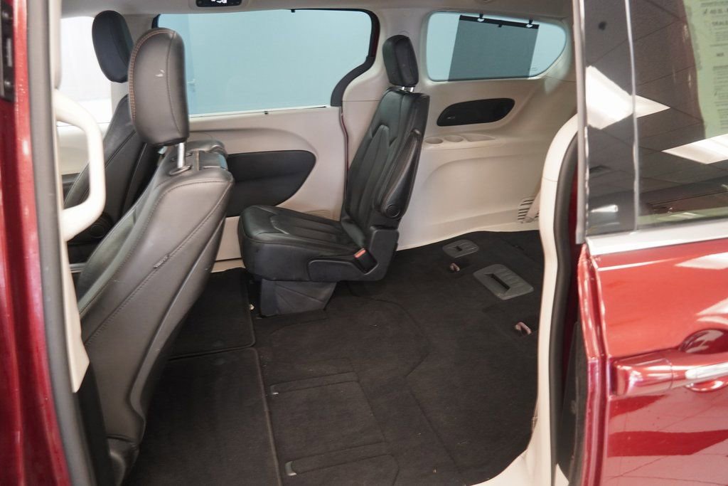 Used 2020 Chrysler Pacifica Touring-L Plus image 17