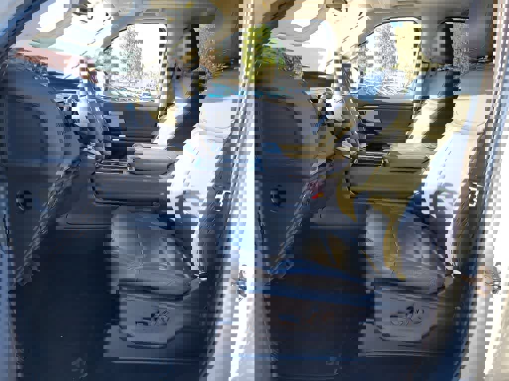 Used 2025 Ford Expedition Max Active image 12