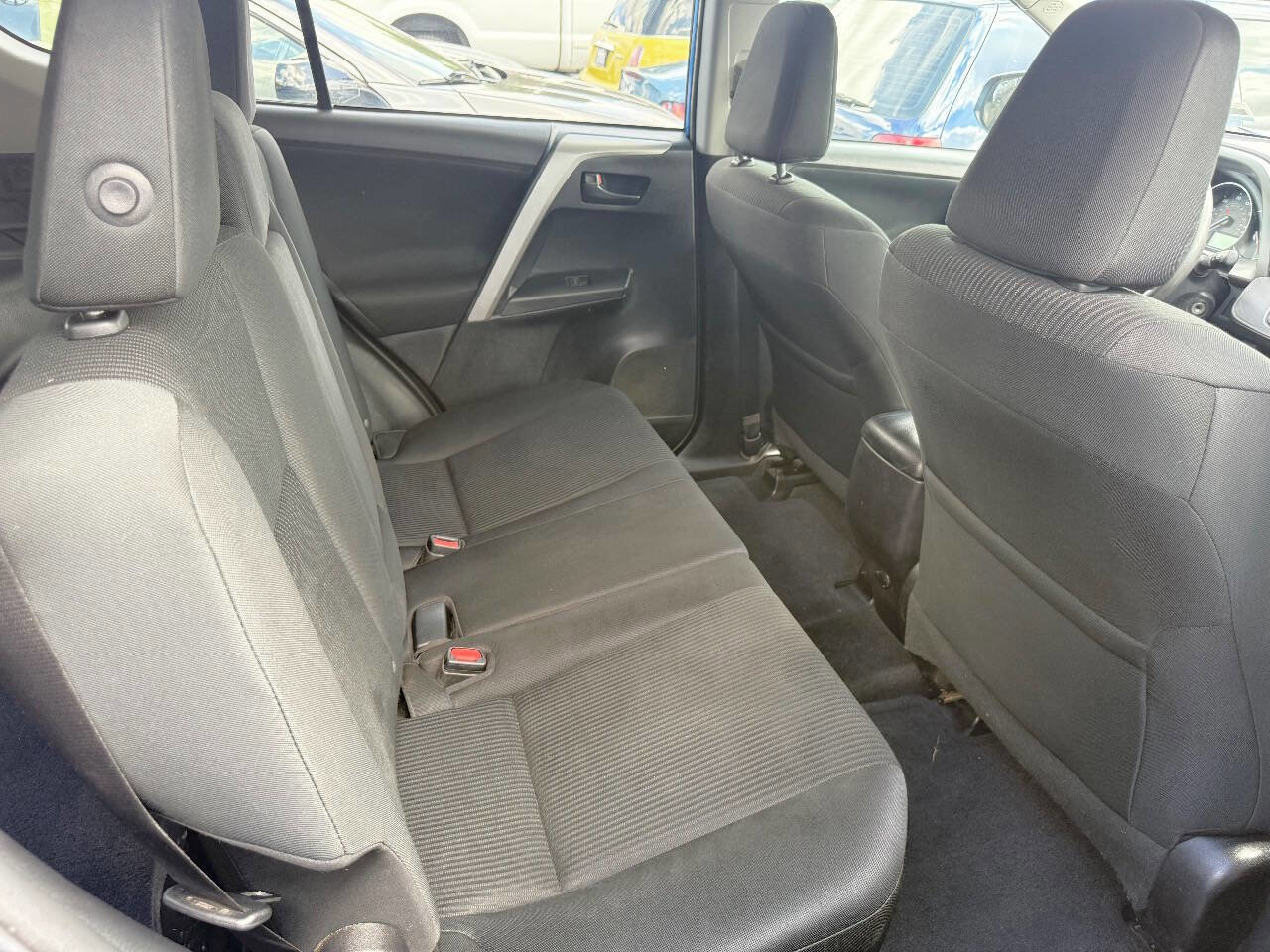Used 2016 Toyota RAV4 LE AWD/4WD image 18