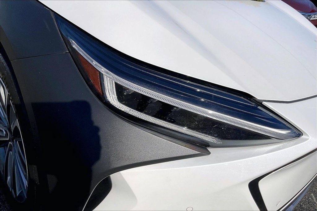 Certified 2023 Subaru Solterra AWD image 34