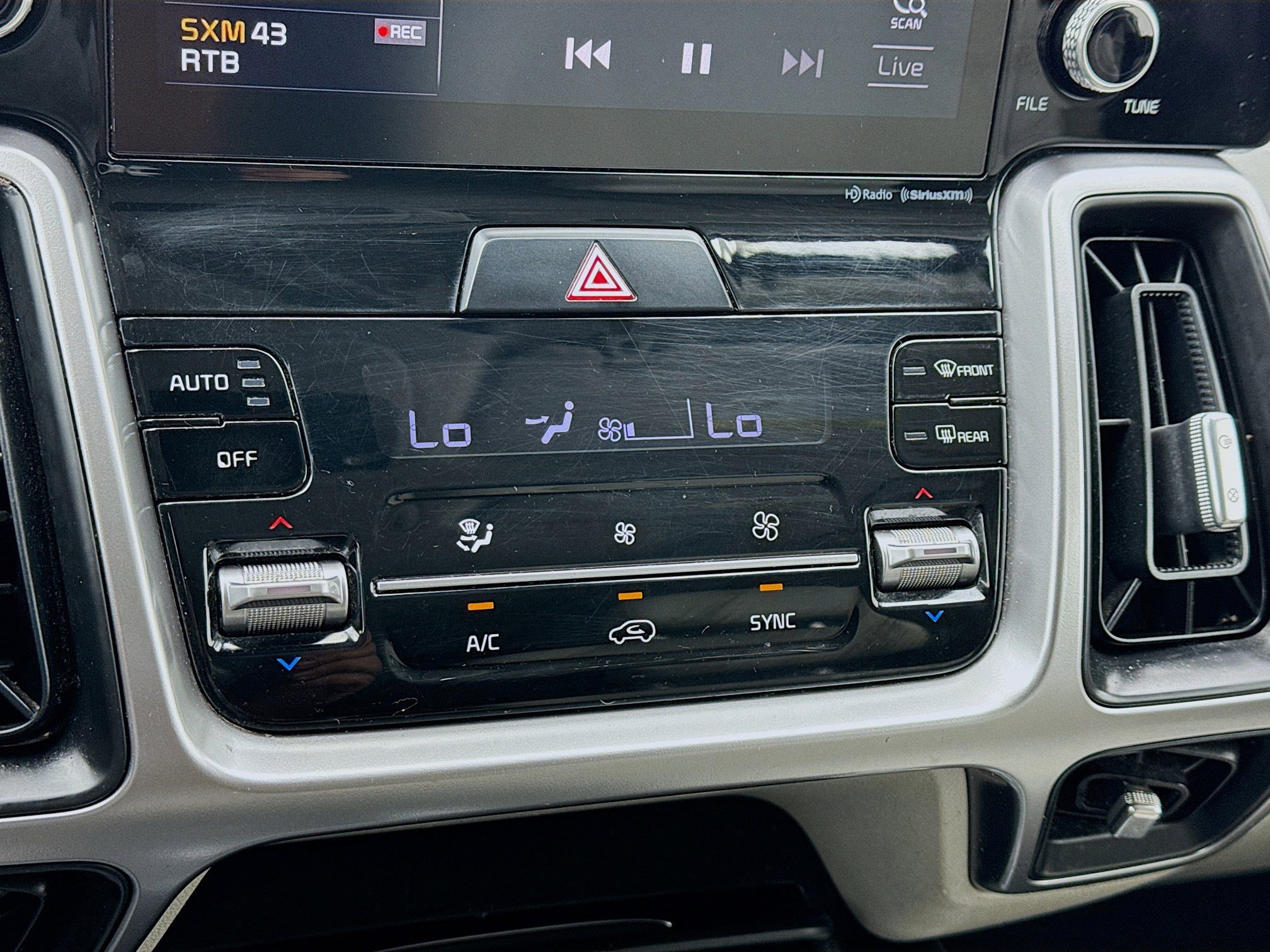 Used 2021 Kia Sorento S w/ Panoramic Sunroof Package image 12