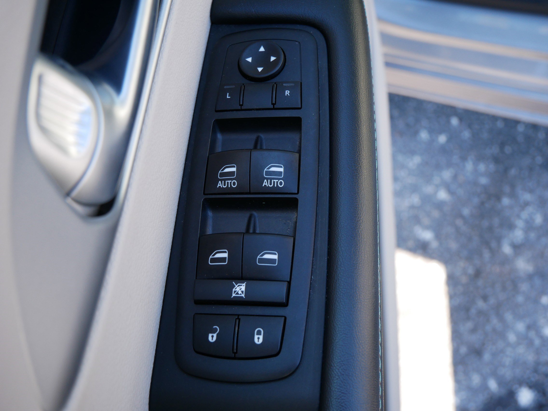 Used 2018 Chrysler Pacifica Touring Plus image 19