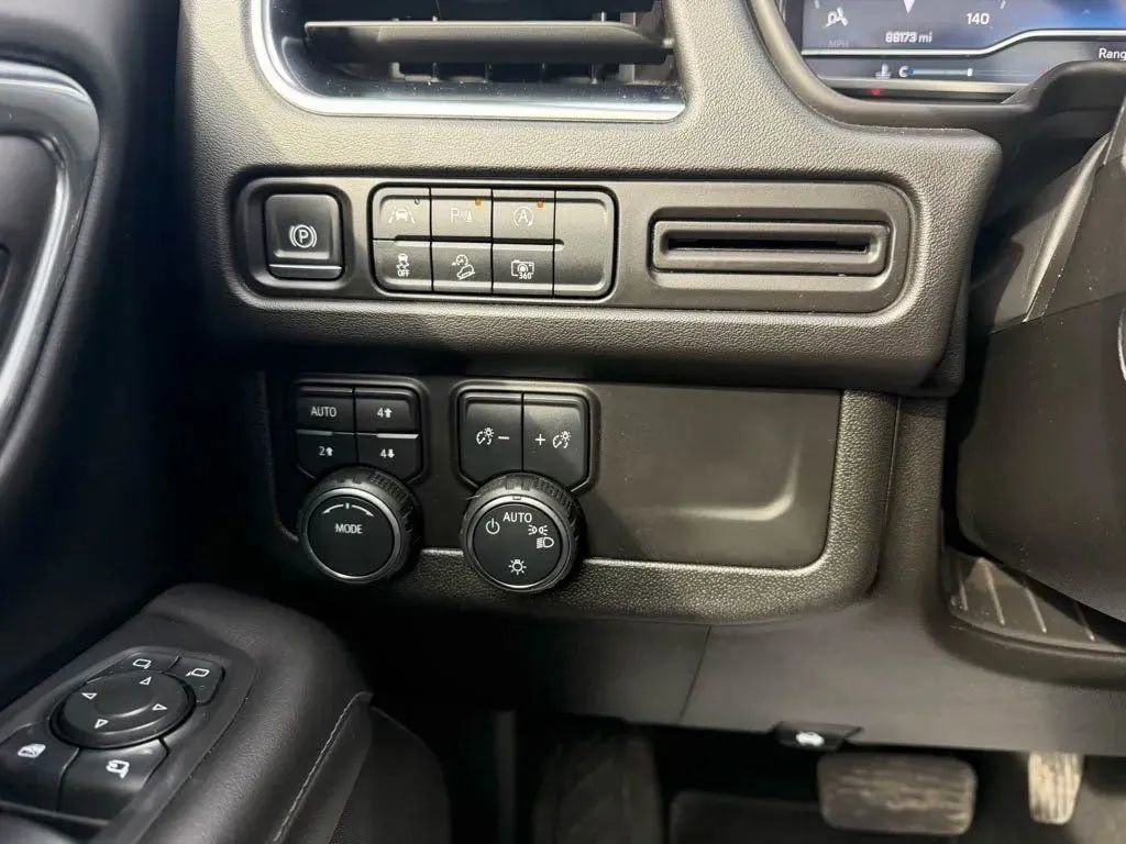 Used 2023 Chevrolet Tahoe Z71 w/ Luxury Package AWD/4WD image 14