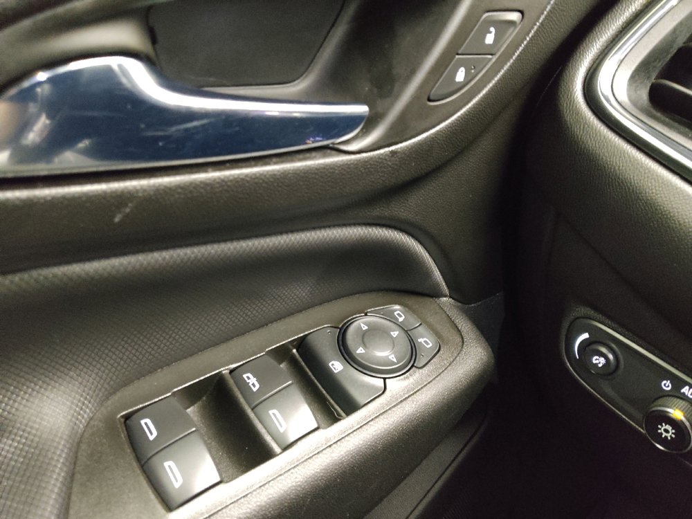 Used 2022 Chevrolet Equinox RS w/ RS Leather Package image 27