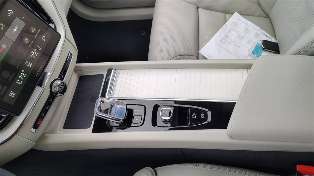 New 2026 Volvo XC60 B5 Ultra w/ Climate Package image 23