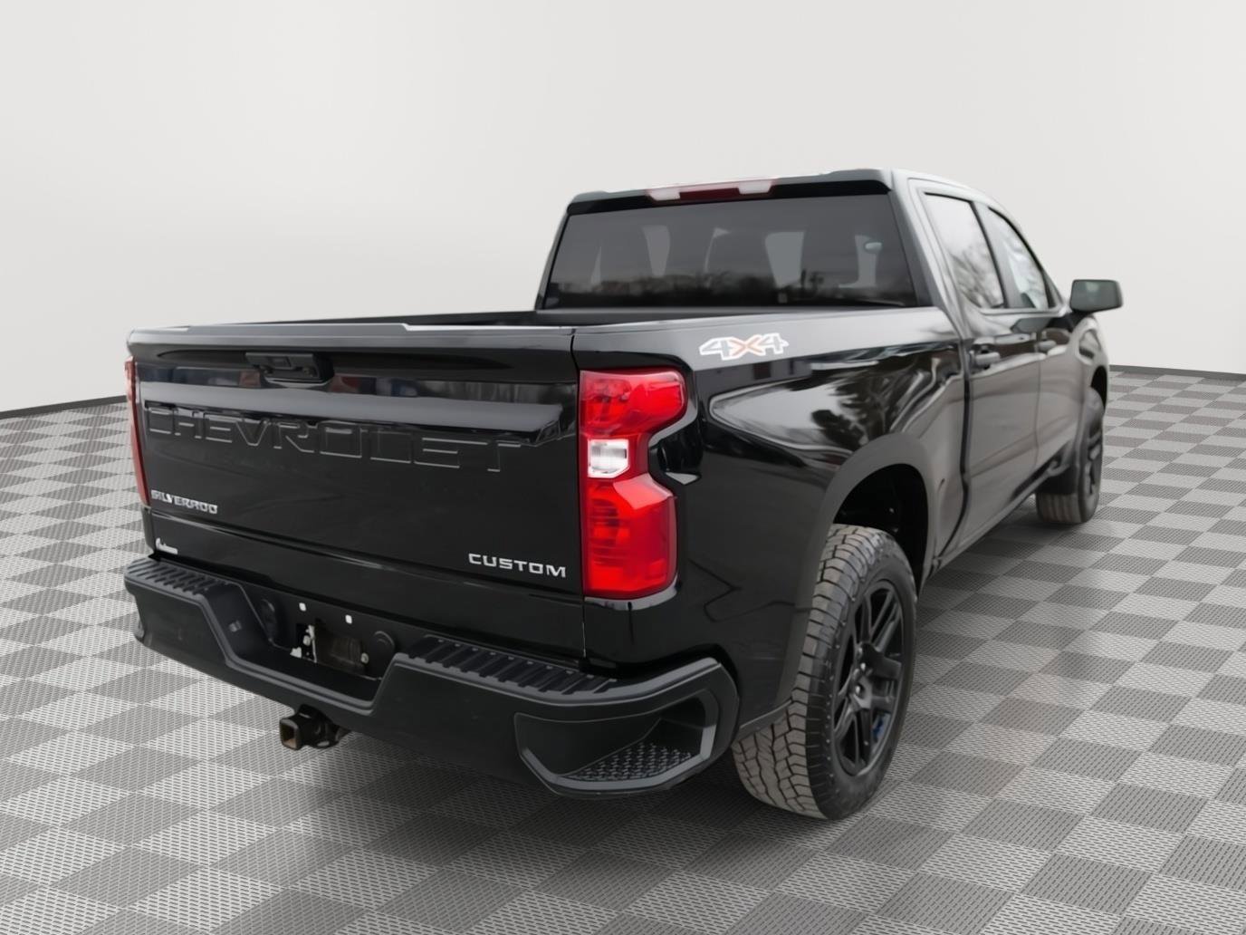 Used 2023 Chevrolet Silverado 1500 Custom image 6