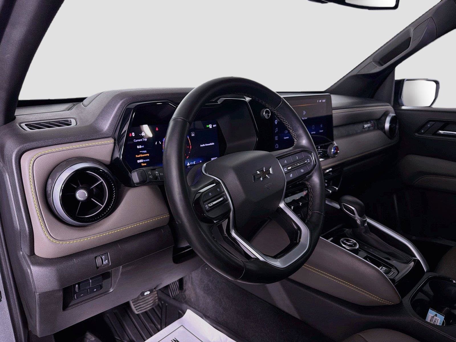 Used 2025 Chevrolet Colorado ZR2 w/ Technology Package AWD/4WD image 9