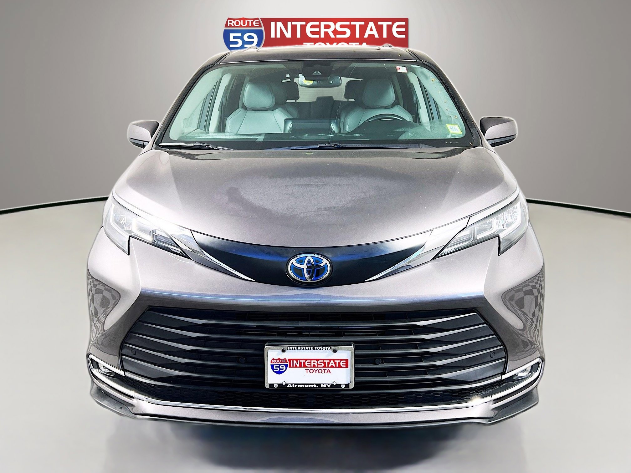 Used 2021 Toyota Sienna XLE w/ XLE Plus Package AWD/4WD image 2