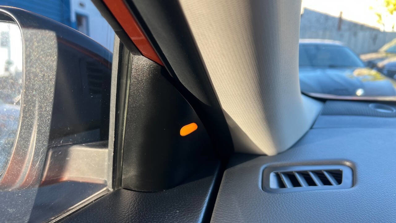 Used 2017 Nissan Rogue SV image 18