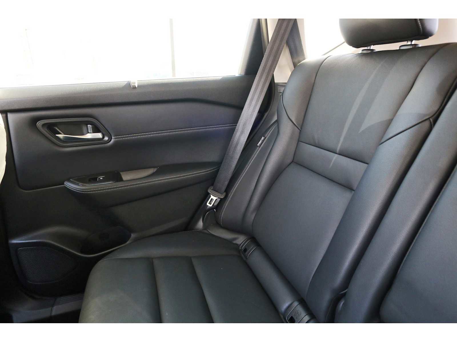 Used 2025 Nissan Rogue SL w/ Tech Package image 9