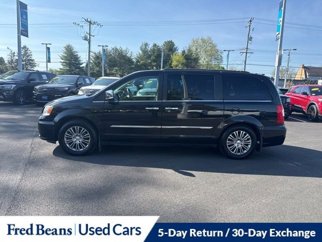 Used 2014 Chrysler Town & Country Touring-L w/ Trailer Tow Group FWD image 4