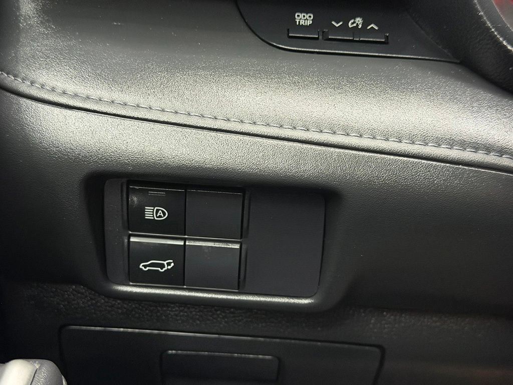 Used 2020 Toyota Highlander LE FWD image 30