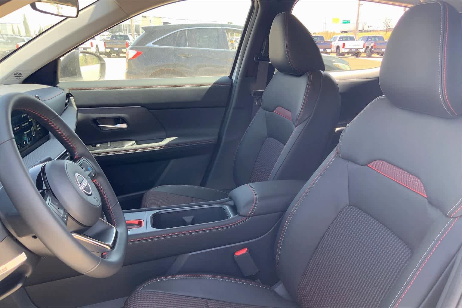 Certified 2025 Nissan Kicks SR image 9