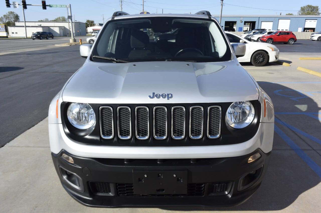 Used 2017 Jeep Renegade Latitude w/ Popular Equipment Group image 8