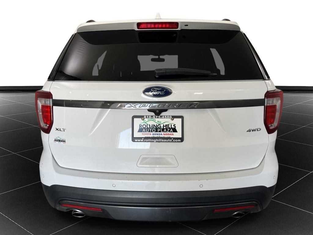 Used 2017 Ford Explorer XLT w/ Equipment Group 202A AWD/4WD image 4