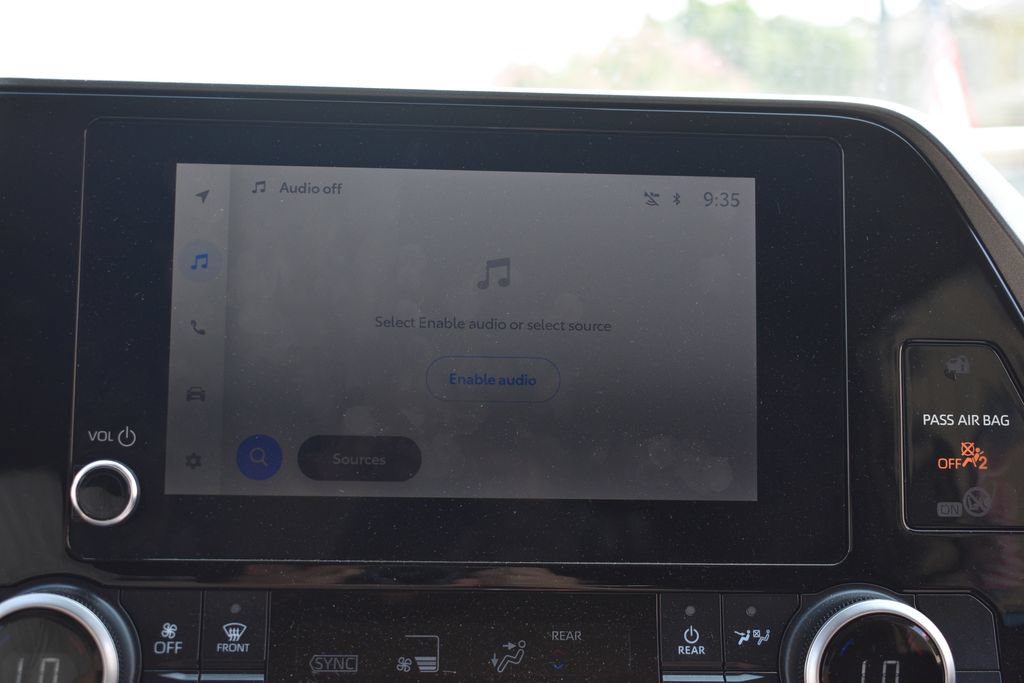 Used 2025 Toyota Highlander LE FWD image 17