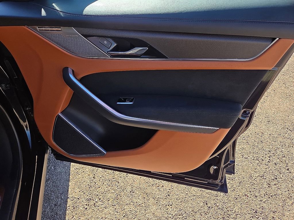 Used 2023 Jaguar F-PACE SVR image 14