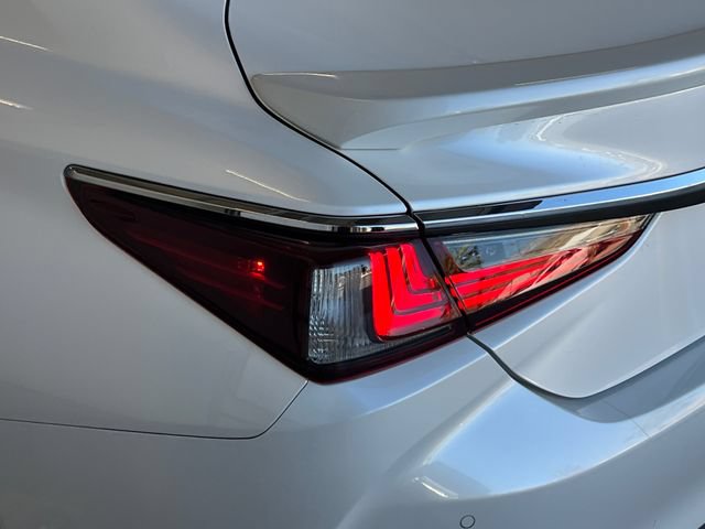 Used 2025 Lexus ES 300h w/ Premium Package FWD image 20