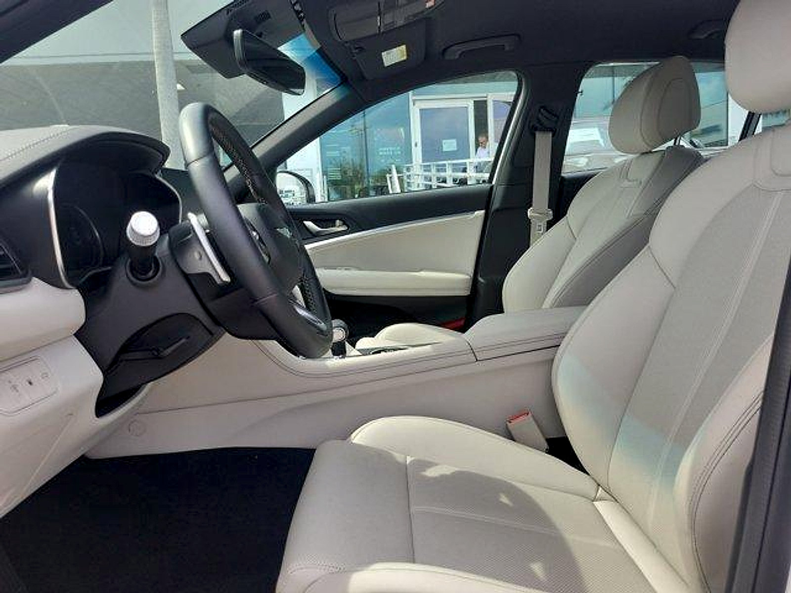 Used 2025 Genesis G70 2.5T RWD image 17