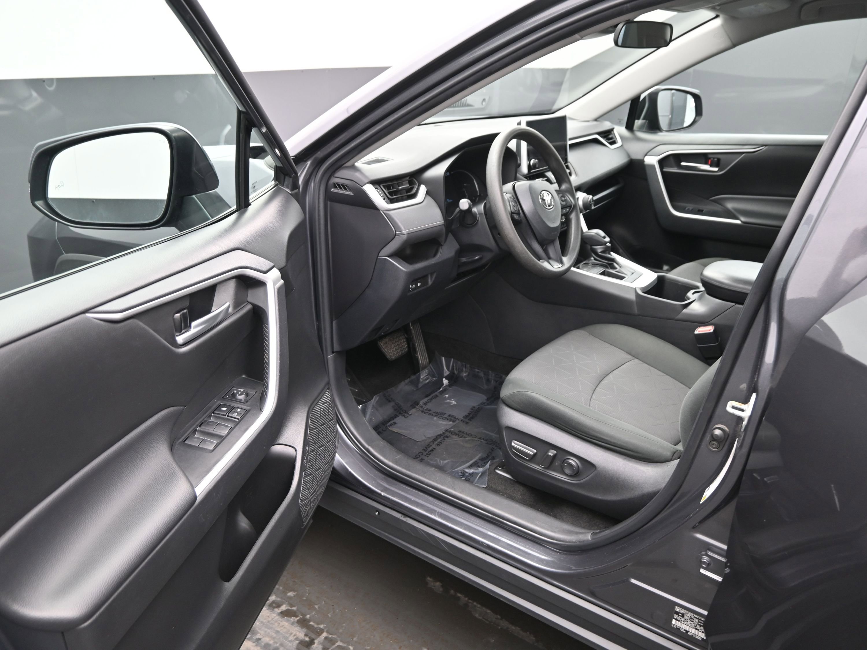 Used 2023 Toyota RAV4 XLE image 12