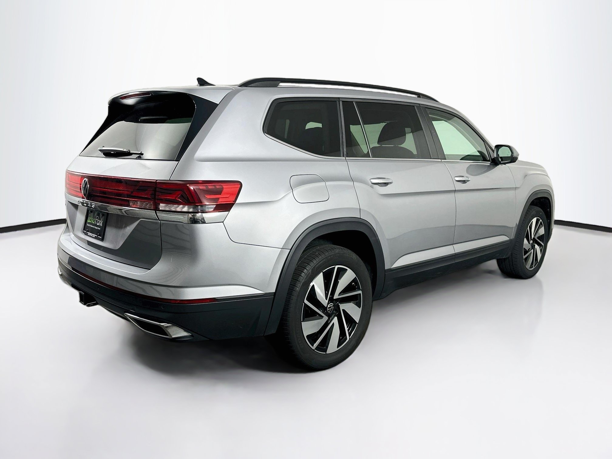 Used 2025 Volkswagen Atlas SE FWD image 9