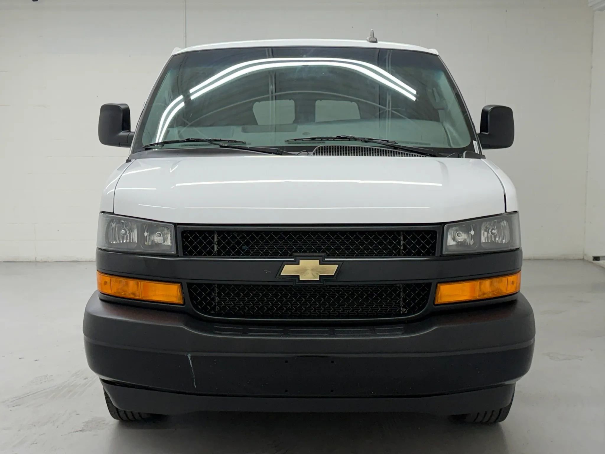 Used 2023 Chevrolet Express 3500 LS RWD image 5