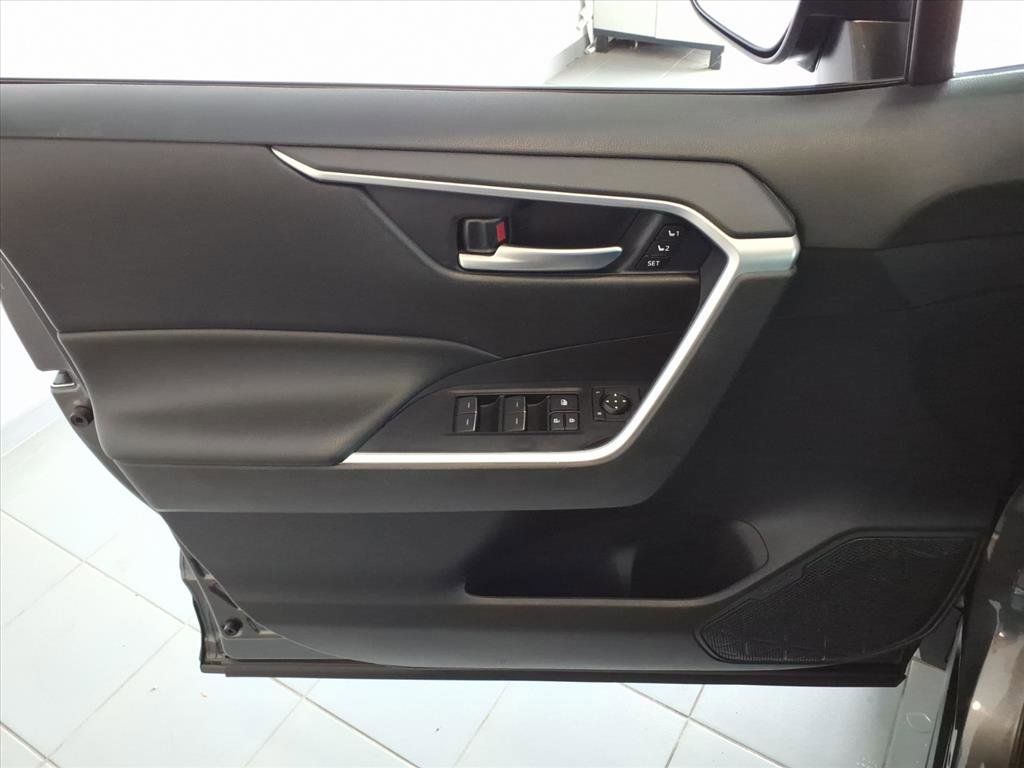 Used 2023 Toyota RAV4 XLE Premium image 16