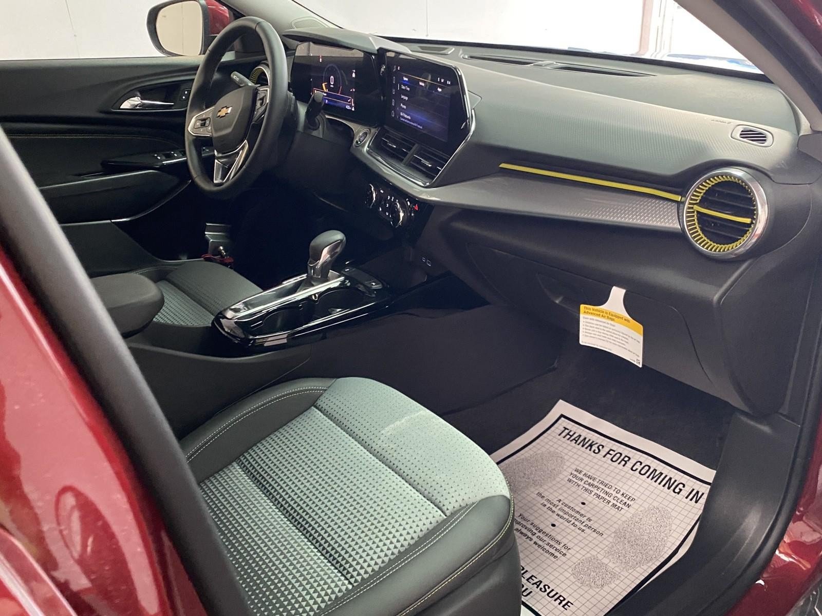 Used 2025 Chevrolet Trax LT w/ Driver Confidence Package FWD image 8