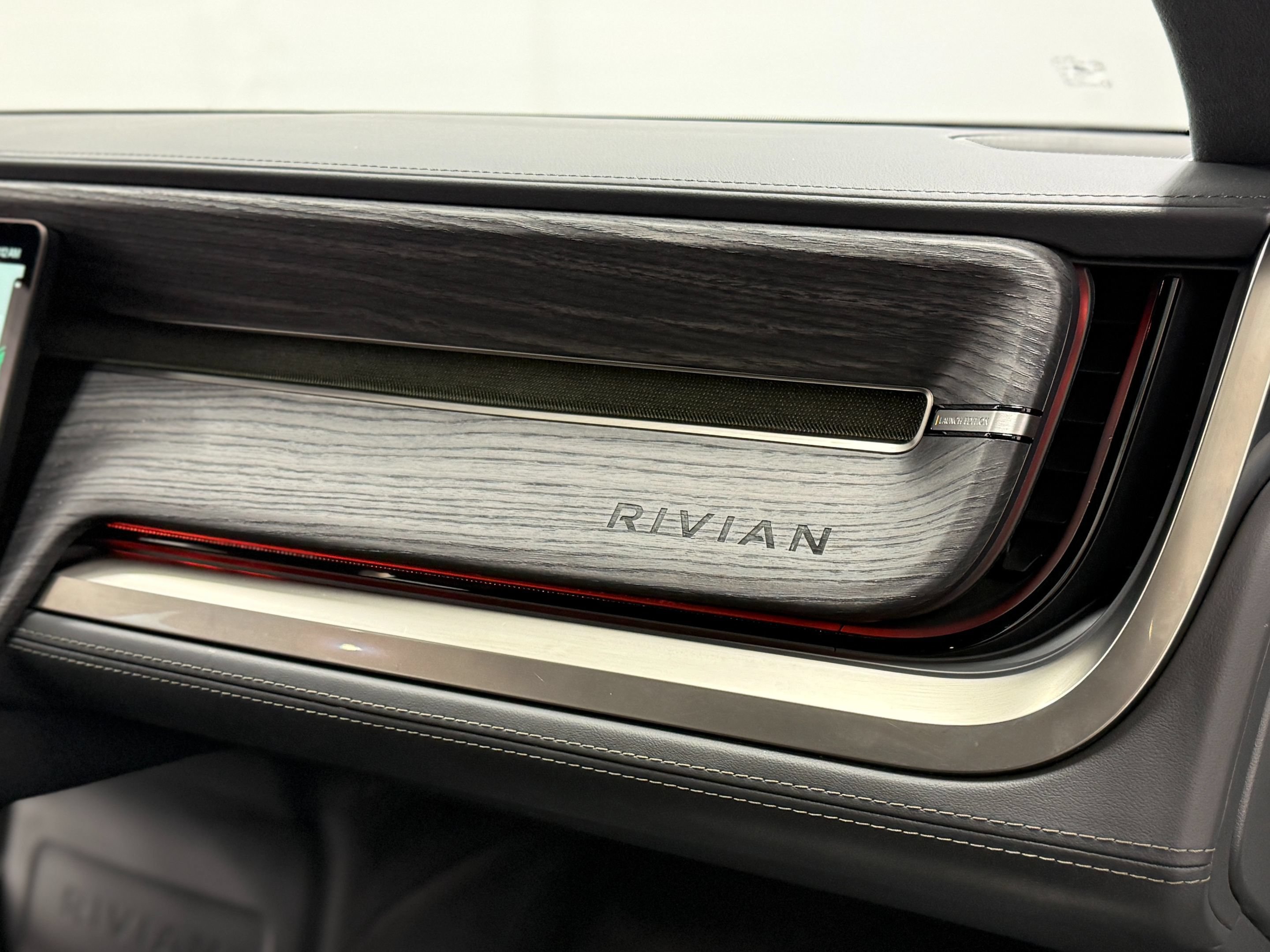 Used 2023 Rivian R1S Launch Edition Quad AWD/4WD image 21
