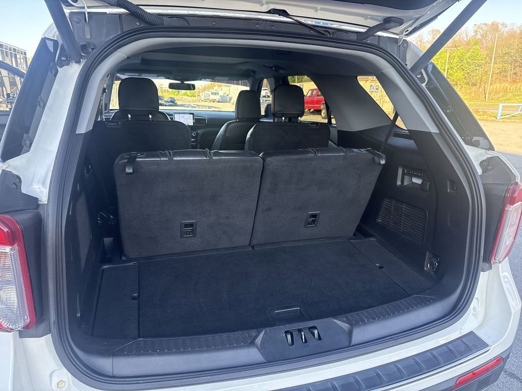 Used 2022 Ford Explorer Limited w/ Equipment Group 301A RWD image 47
