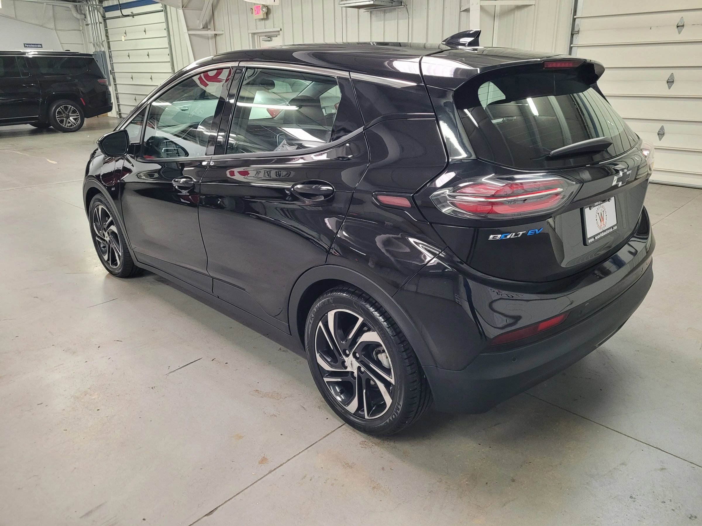 Used 2023 Chevrolet Bolt LT image 4
