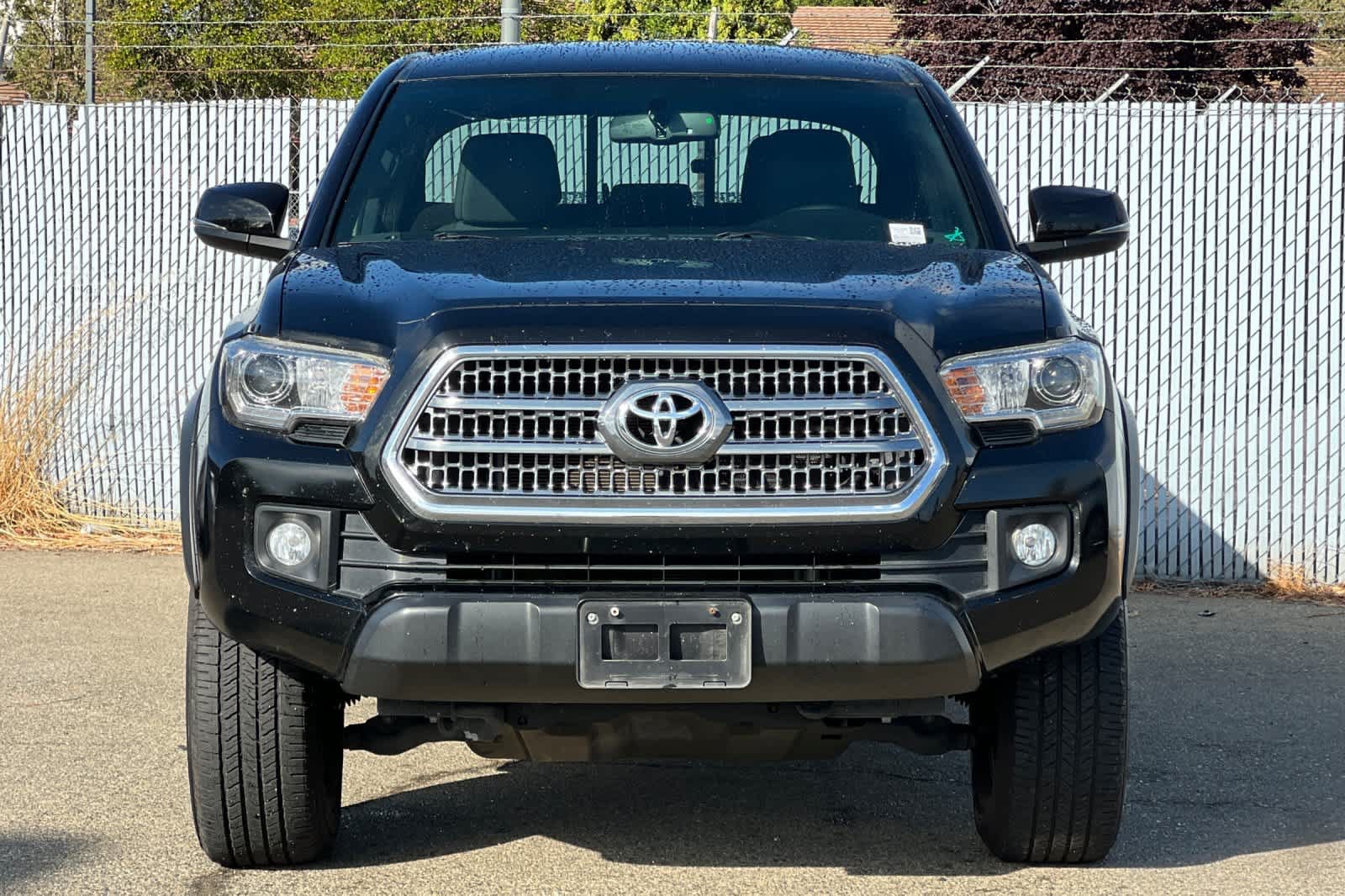 Used 2016 Toyota Tacoma TRD Off-Road w/ Towing Package AWD/4WD image 8
