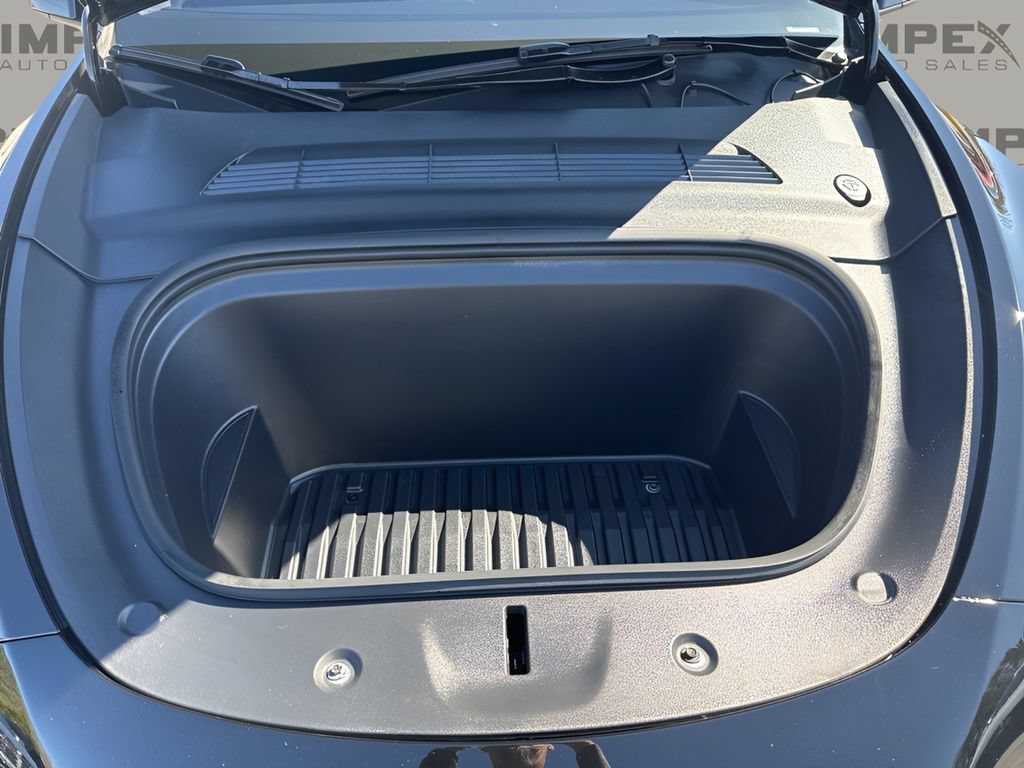 Used 2025 Tesla Model Y Long Range RWD image 33