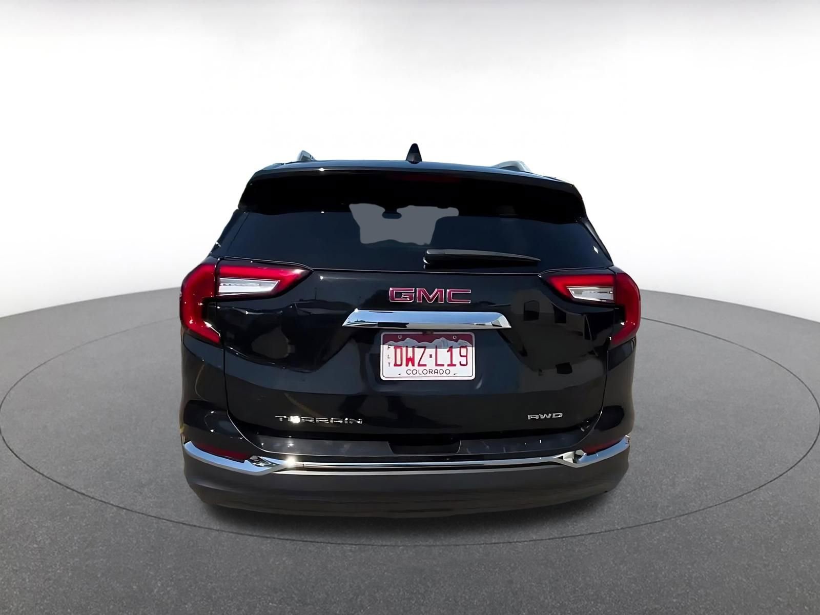 Used 2024 GMC Terrain SLT AWD/4WD image 12