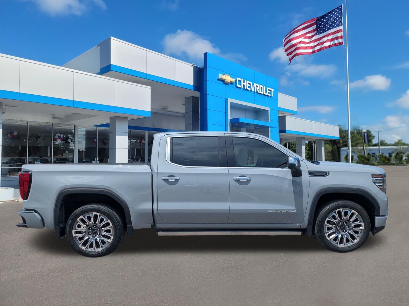 Used 2025 GMC Sierra 1500 Denali Ultimate AWD/4WD image 2
