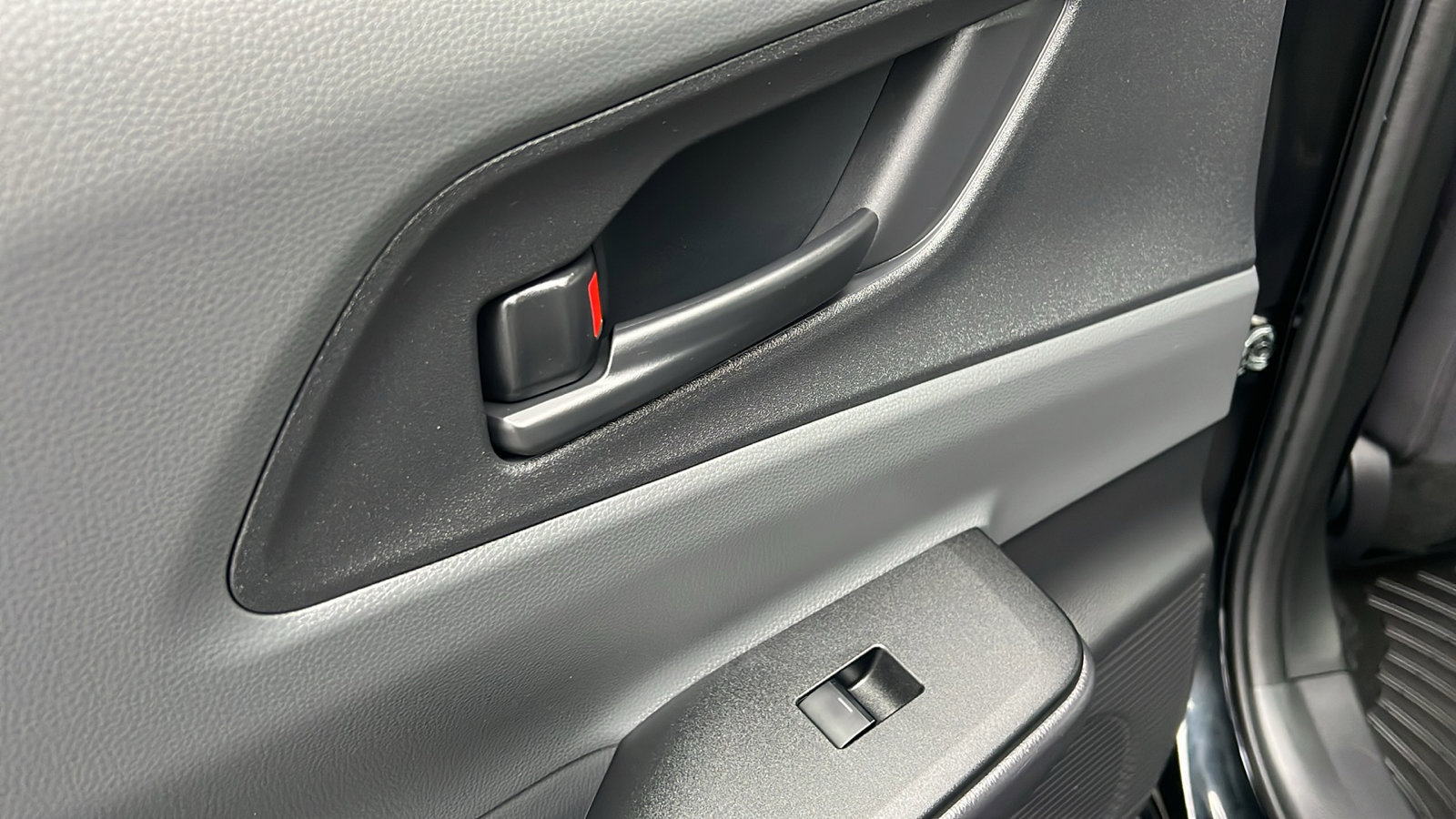 Used 2024 Toyota Prius LE image 12