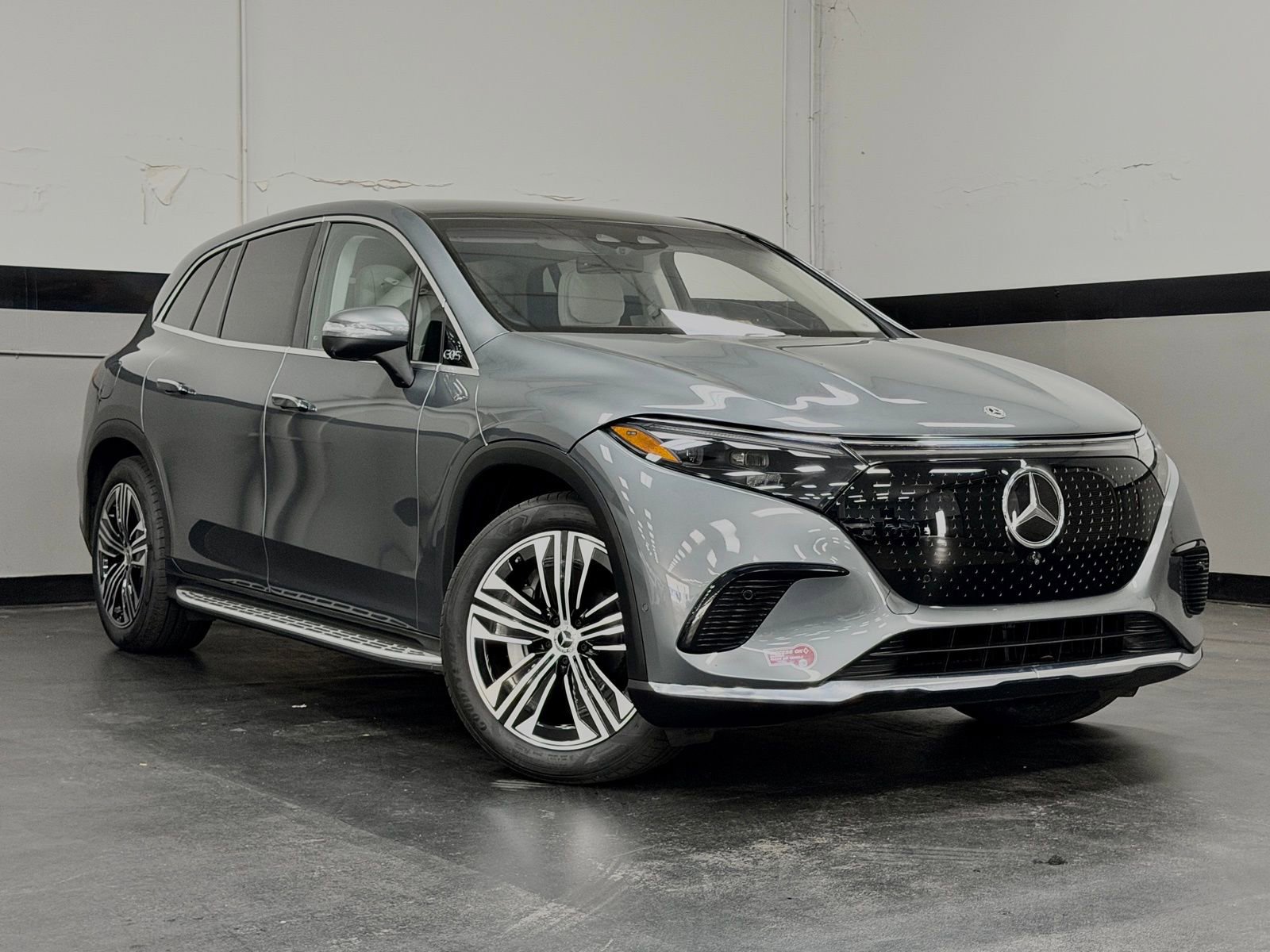 Certified 2023 Mercedes-Benz EQS 450+ 4MATIC SUV w/ Exclusive Trim Package image 2
