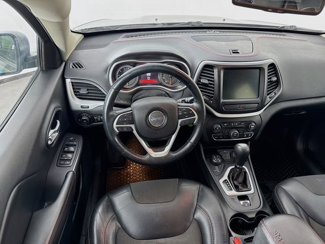 Used 2016 Jeep Cherokee Trailhawk w/ Cold Weather Group image 21