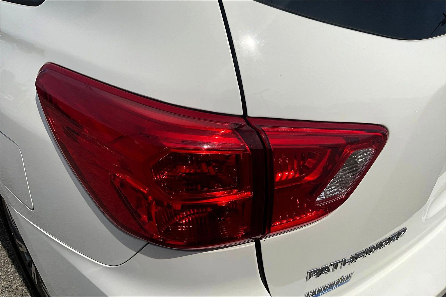Used 2019 Nissan Pathfinder SL AWD/4WD image 32