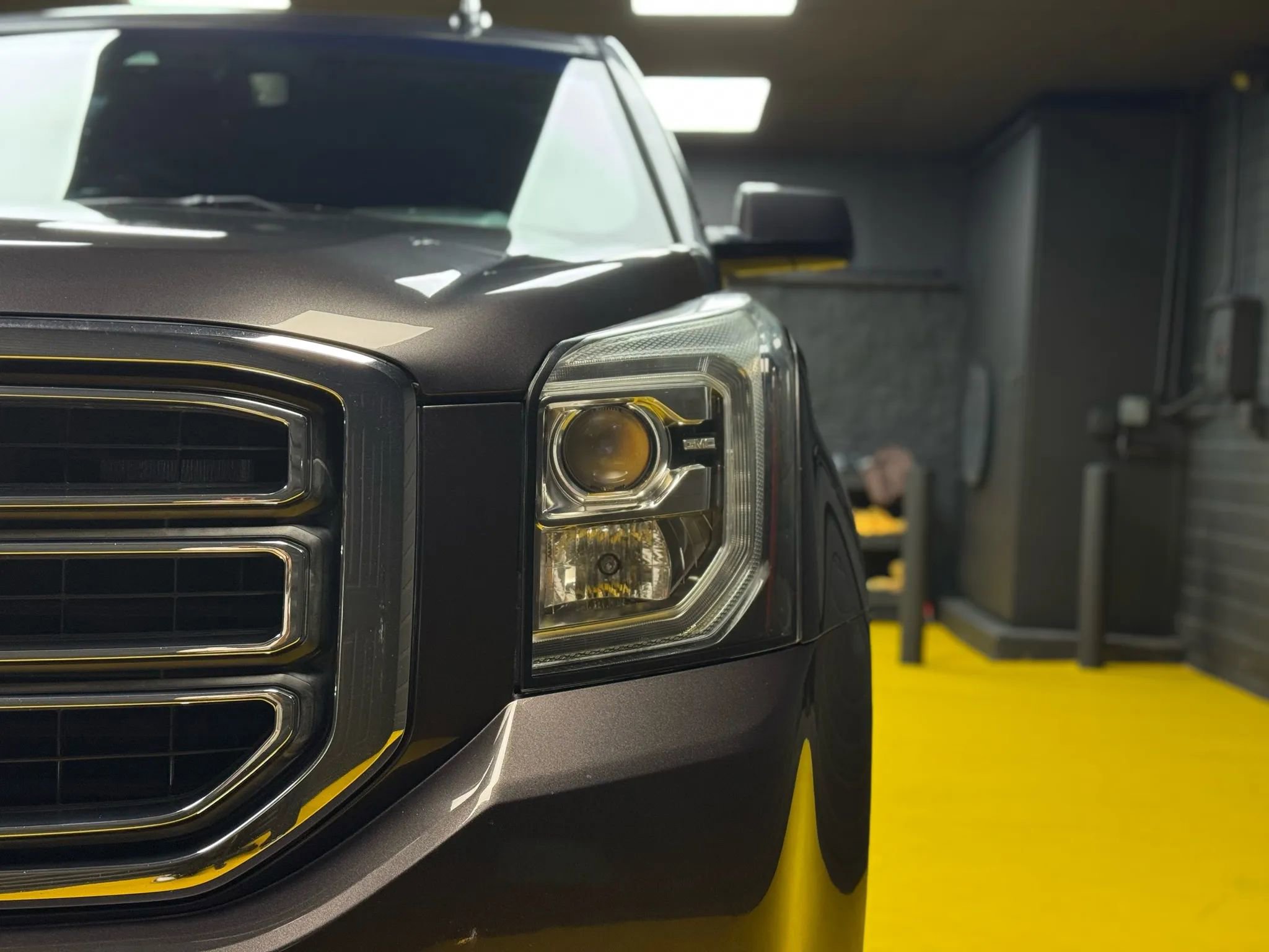 Used 2017 GMC Yukon XL SLT image 2