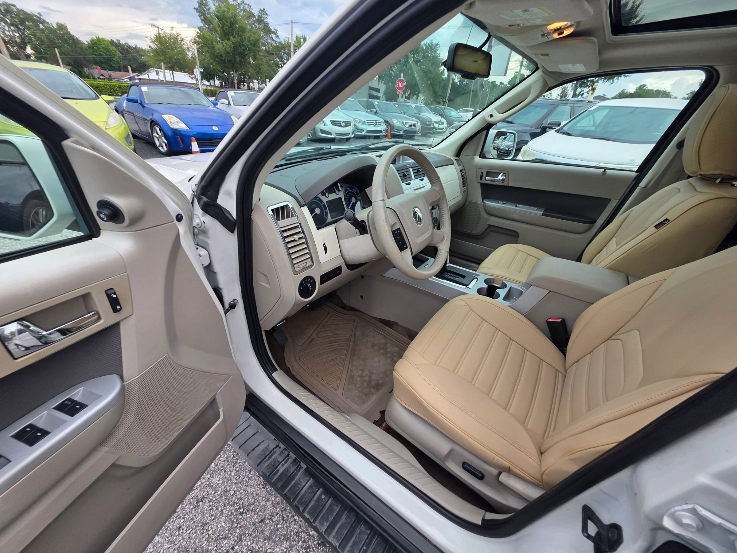 Used 2010 Mercury Mariner Premier FWD image 12