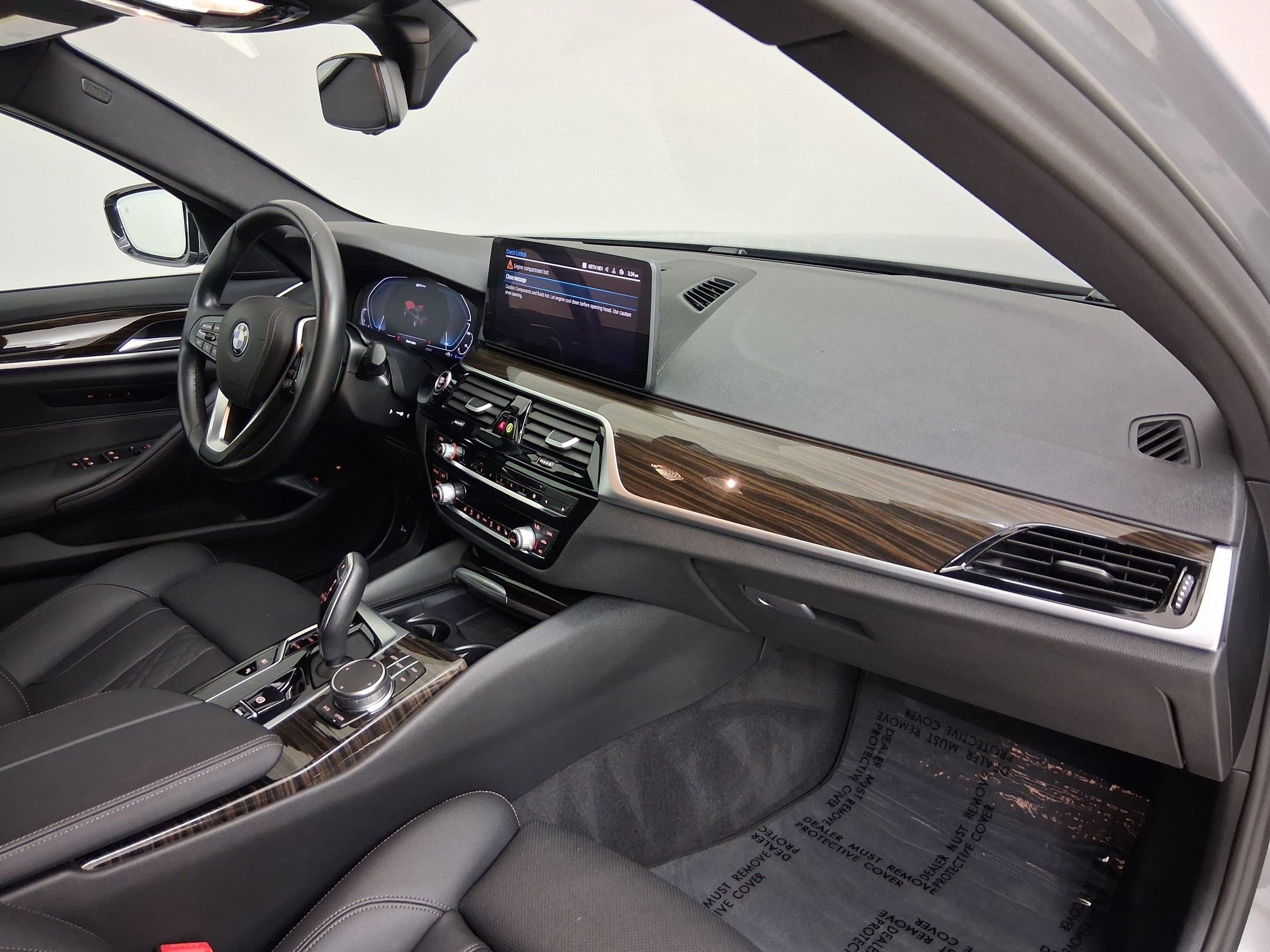 Certified 2023 BMW 530e w/ Convenience Package image 37