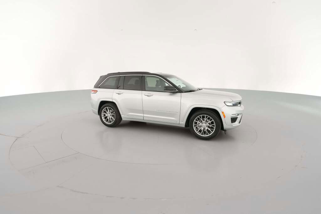 New 2025 Jeep Grand Cherokee Summit w/ Luxury Tech Group V image 15