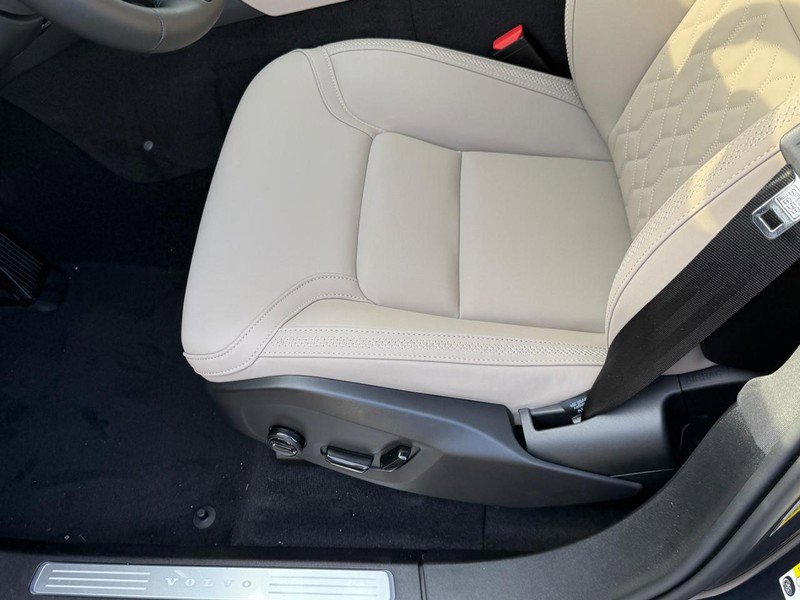 New 2026 Volvo XC90 T8 Plus w/ Protection Package image 11