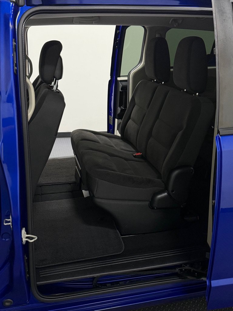 Used 2018 Dodge Grand Caravan SE w/ UConnect Hands-Free Group FWD image 9