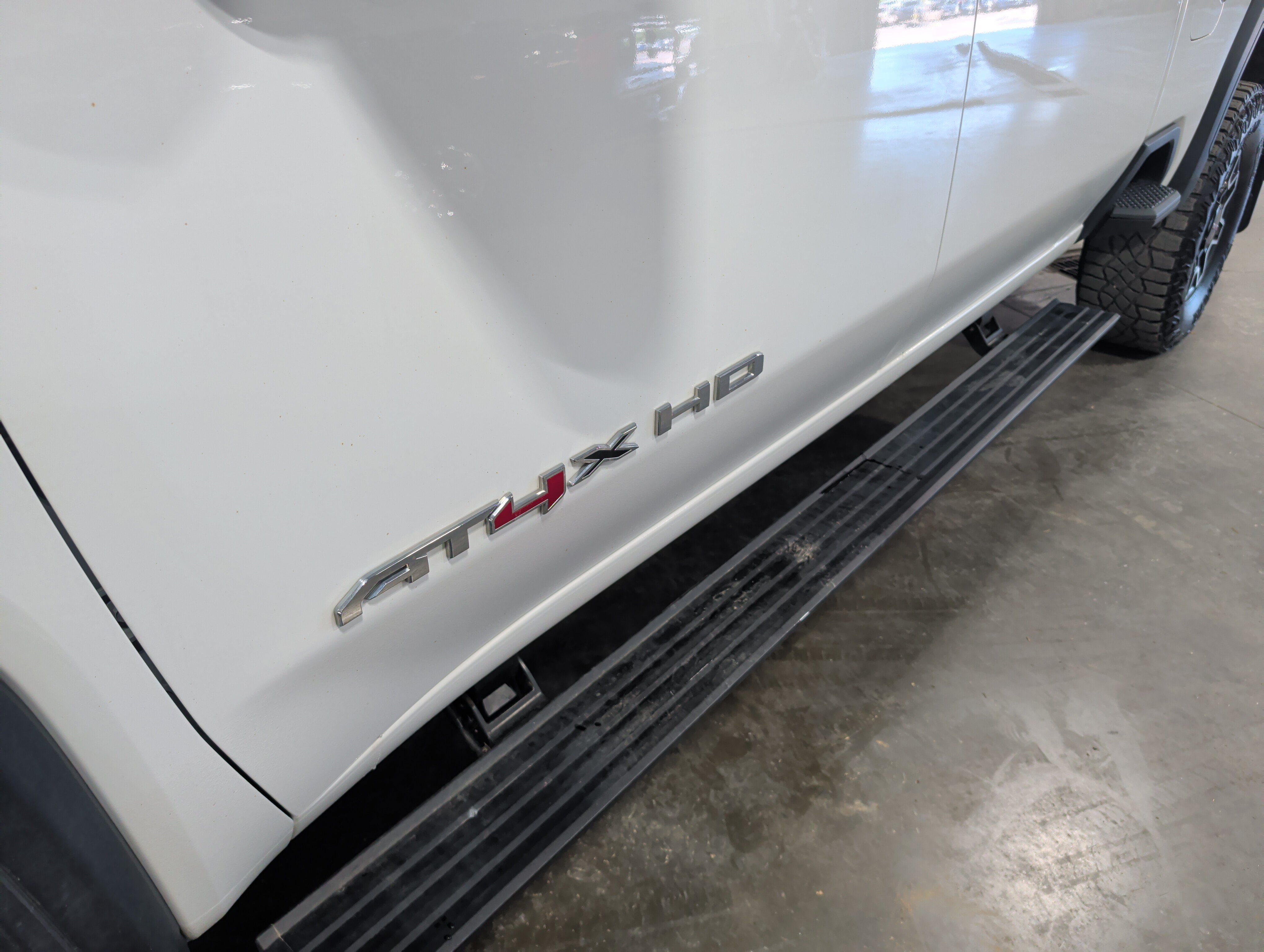 Used 2024 GMC Sierra 2500 AT4X AWD/4WD image 8