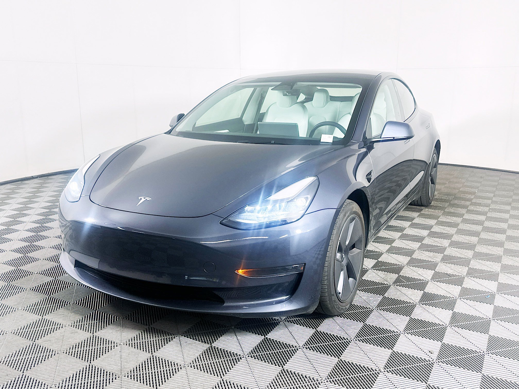Used 2023 Tesla Model 3 Standard Range RWD image 3